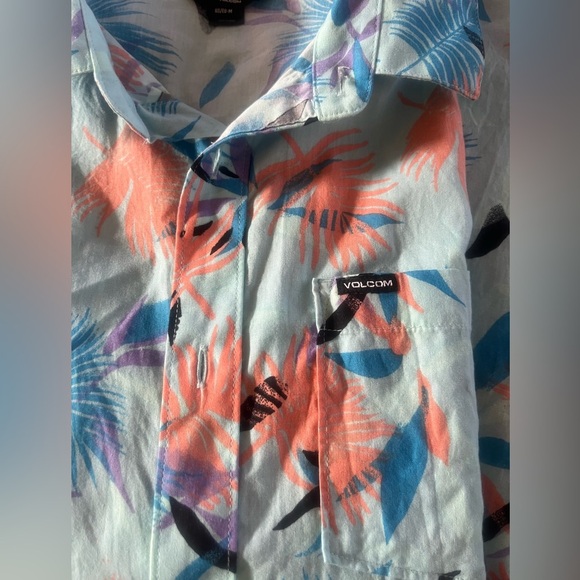 Volcom Blue and Pink Casual Button Down Shirt - Picture 4 of 4